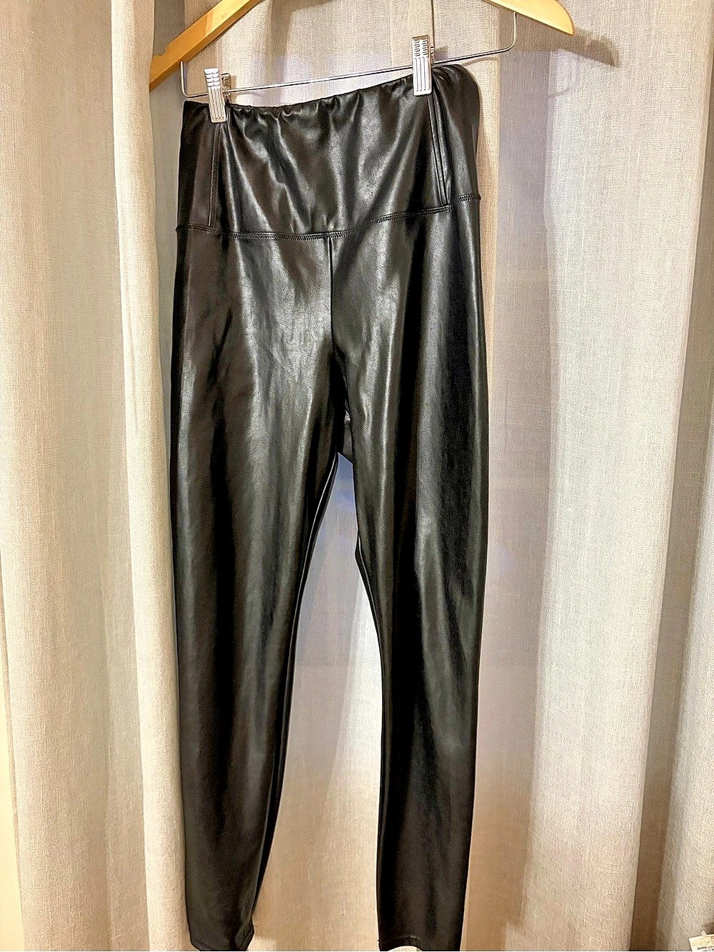 Wilfred Free Black Faux Leather Leggings.